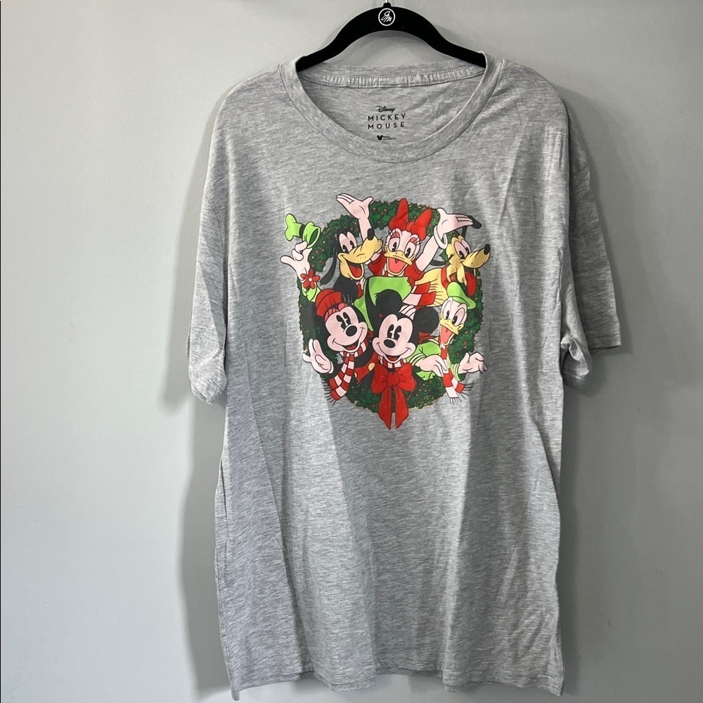 Disney Mickey Mouse Christmas Wreath Short Sleeve Grey Shirt Pluto Minnie Goody